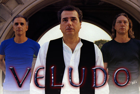 veludo re-volta foto logo